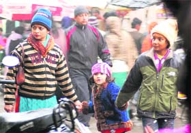 People wear woollens as cold wave sweeps the valley