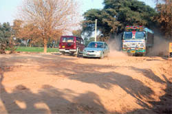  A 100-metre stretch on the Sriganganagar-Delhi road awaiting maintenance. 