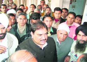 Abhey Singh Chautala campaigns in Ellenabad