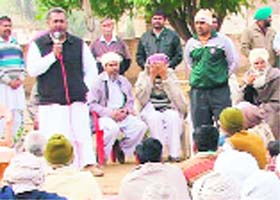 BS Beniwal addresses villagers