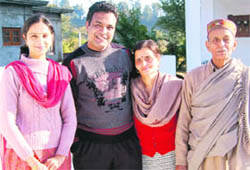 A relieved Raghuveer Singh Pathania (second from left) alongwith his family members.