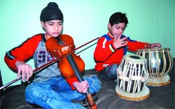 Hasandeep and Abhilakshdeep play violin and tabla.