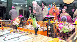 Devotees pay obeisance at Guru Nanak Niwas Gurdwara on the occasion of Gurpurb in Dehradun on Tuesday.