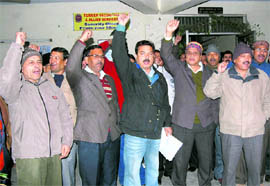 BSNL employees hold a demonstration in Dehradun on Tuesday