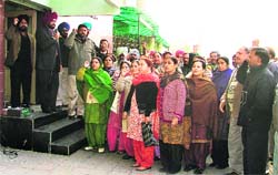 Employees of the BSNL hold demonstration in Ludhiana