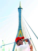 Gaganjeet Bhullar takes a swing during a news conference on the Bhumibol bridge in Bangkok on Tuesday. Asia will play against Europe at this week's Royal Trophy in Chonburi province
