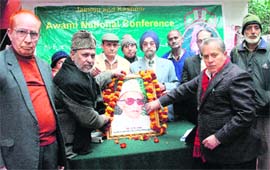 Members of the Awami National Conference pay tributes to its founder-president and ex-Chief Minister G.M Shah on his death anniversary in Jammu