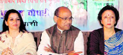 President of the SBP Sudesh Agarwal flanked by Kusum Chaudhary (left) and Neelam Agarwal addresses mediapersons in Ellenabad on Thursday.