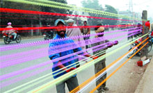 Kite makers apply colourful glass masala on the strings.