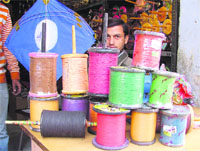 Plastic threads on sale in Ludhiana. 