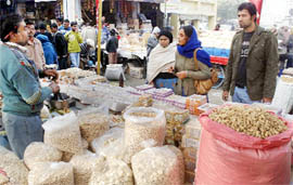 With Lohri round the corner, the sale of reori, groundnut and other items has picked up in Bathinda.