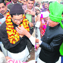 (Left) Congress MP Deepender Singh Hooda campaigns in Gigorani; and INLD chief OP Chautala meets villagers on Monday.