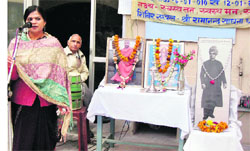 Dr Nalini Jain delivers a speech at Kankhal. 