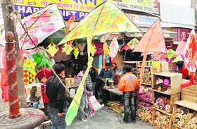 With the number of buyers of kites dropping this time due to intense cold wave, shopkeepers complain of incurring losses in Ludhiana