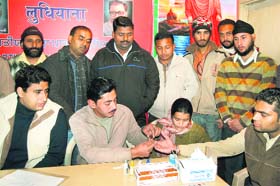 BJYM workers get their blood group examined in Ludhiana