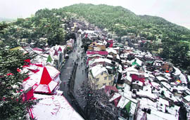 Shimla witnessed its first snowfall of the season on Wednesday. The Queen of the Hills received 6.4 cm snow