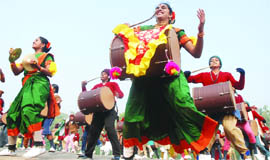Schoolchildren rehearse for the Republic Day parade at the India Gate lawns in New Delhi on Thursday. 