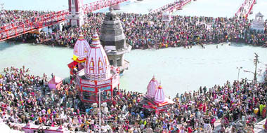 Devotees throng the Har-ki-Pauri at Haridwar to take a holy dip on the occasion of Makar Sankranti on Thursday.