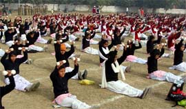 Schoolchildren rehearse for the Republic Day Parade at Police Line in Gurgaon 
