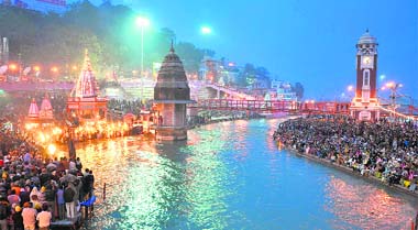 A view of the Ganga aarti at Har-ki-Pauri on Mauni Amavasya in Haridwar 