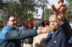 Municipal Councillor Rajan Garg triying to pacify his father and SAD leader Chiranji Lal Garg at the SD Mahabir Dal office in Bathinda 