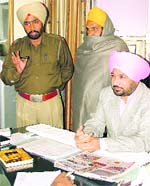 Ajit Singh in police custody for duping a bank of Rs 4.5 lakh in Ludhiana.