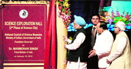 PM Manmohan Singh lays the foundation stone of Science Exploration Hall in Kolkata on Saturday.