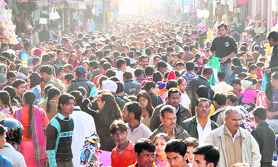 A view of Sunday Bazar at Paltan Bazar in Dehradun.