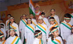 Students of Lala Saran Dass Boota Ram Aggarwal Sarv Hitkari Senior Secondary Vidya Mandir presenting a cultural programme.