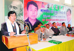 Mukut Mithi, former Chief Minister of Arunachal Pradesh, adddresses a meeting of the UPCC in Dehradun on Monday.