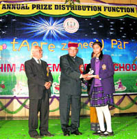 Education minister ID Dhiman giving a prize to a student of Him Academy Public School at its annual prize distribution function at Hamirpur on Monday. 