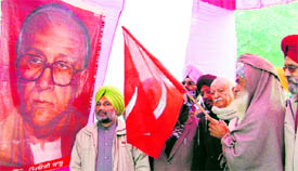 Left party activists pay tributes to Jyoti Basu.
