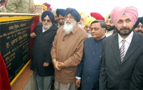 Chief Minister Parkash Singh Badal inagurates the Gateway to India in Amritsar. Local Bodies Minister Manoranjan Kalia and MP Navjot Singh Sidhu also seen in the picture