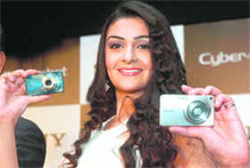 A model poses during the launch of new Sony Cybershot cameras in New Delhi on Tuesday. Sony unveiled 22 cameras with some equipped with Sweep Panaroma and high definition movie features and will be available with a starting price range of Rs 12,990. 