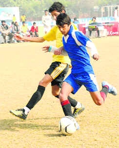 Players of Saupins School and SD Senior Secondary School vie for the ball at Sector 17, Chandigarh, on Tuesday. 