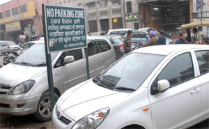 Vehicles parked in no parking zone in Jalandhar.