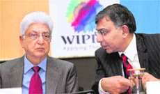 Chairman of Wipro Technologies Azim Premji with joint CEO Girish Paranjpe (R) at the announcement of financial results of the company during a press conference in Bangalore on Wednesday. 