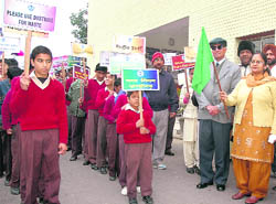 MC area councillor Sarita Sharma flags off a sanitation awareness rally by visually challenged students at Sector 26 in Chandigarh on Wednesday. 