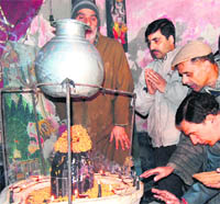 Kashmiri Pandits perform Basant Panchami puja at Shri Sheetal Bhairav Mandir in Habba Kadal (Srinagar) after 20 years. The temple was damaged in a fire during militancy