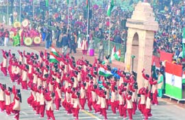 Schoolchildren rehearse at the India Gate lawns