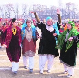 College students at the Full Dress Rehearsal for the Republic Day Parade in Srinagaron Sunday. 