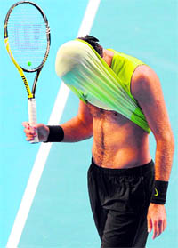 Juan Martin Del Potro puts his shirt over his head during his match against Marin Cilic