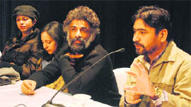 Bollywood actor Yashpal Sharma (right) and playwright Makrand Deshpande brief the media on their play "Karoron Mein Ek" at Hisar.