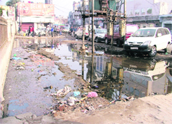 Overflowing sewer in front of Raikhi Cinema, Ludhiana.