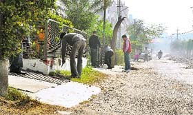 Residents of Kitchlu Nagar remove encroachments themselves in Ludhiana