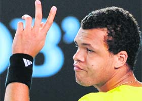 Jo-Wilfried Tsonga reacts during his quarterfinal against Novak Djjokovic