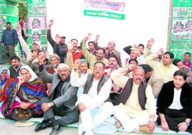 Congress leaders hold a protest in Dehradun on Thursday