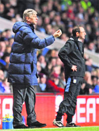 Arsenals manager Arsene Wenger (L) gestures next to Aston Villas Manager Martin ONeill during their EPL match in Birmingham on Wednesday.