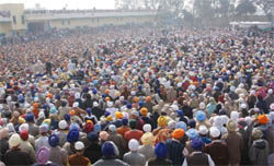 Thousands of persons attended the cremation of Sant Baba Khem Singh at Bhucho Kala village near Bathinda