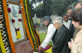 Delhi Legislative Assembly Speaker Yoganand Shastri along with Chief Minister Sheila Dikshit and Deputy Speaker Amrish Singh Gautam pay floral tributes to Mahatma Gandhi on the Delhi Assembly premises.